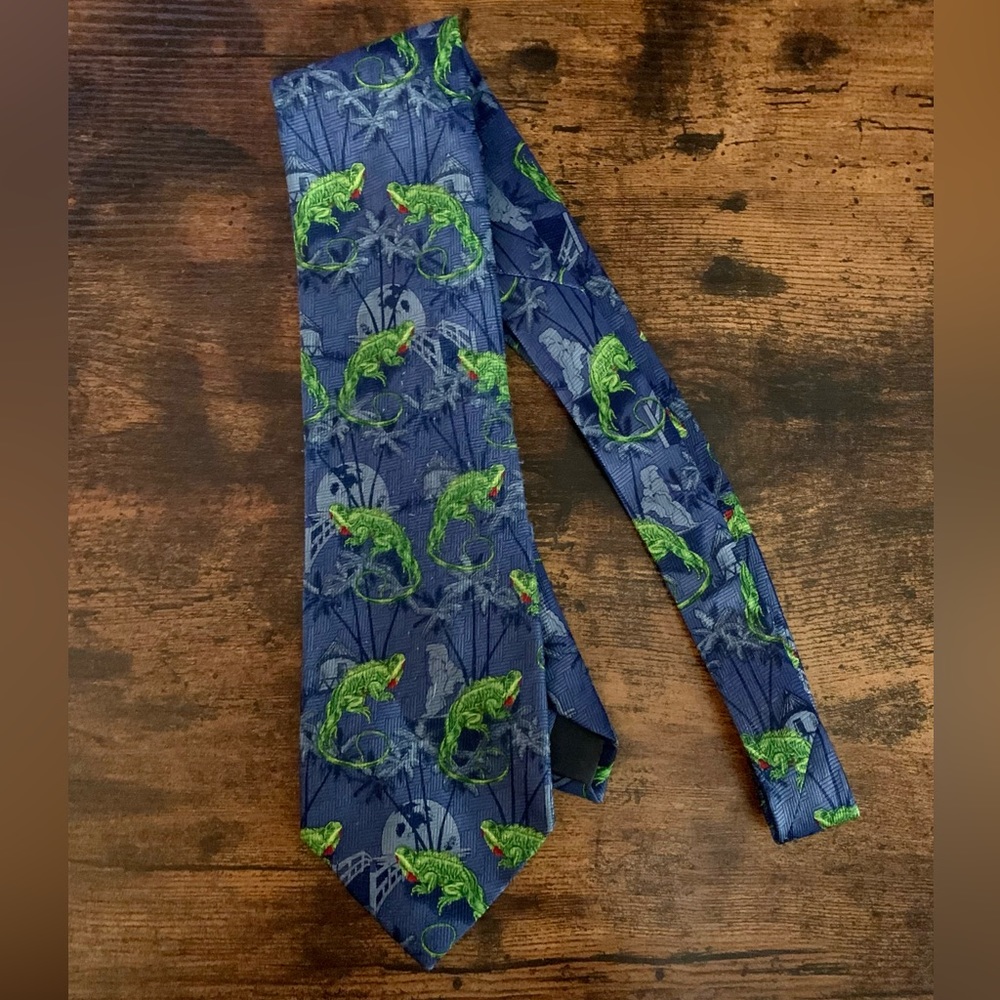 Addiction lizard necktie